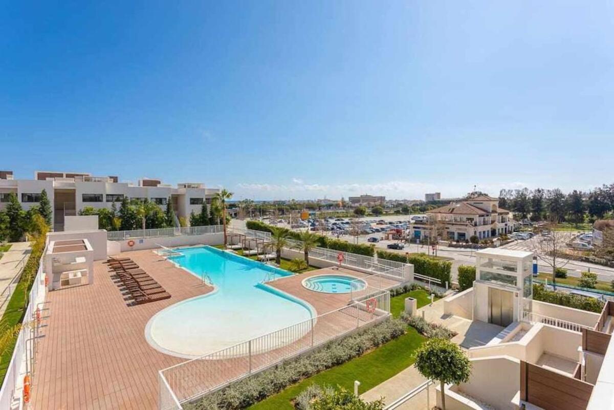 Апартаменты Sea Views & Walk To The *
